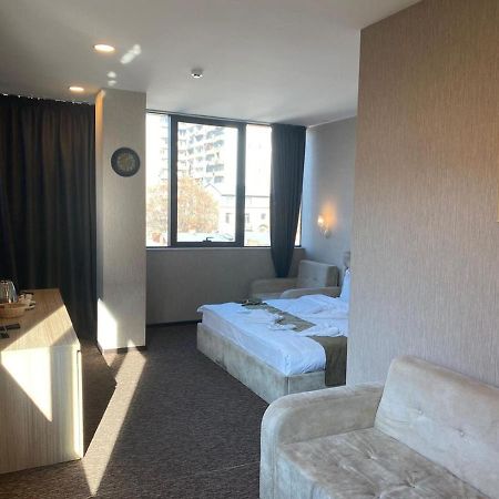 Tbt Hotel Tbilisi Eksteriør billede