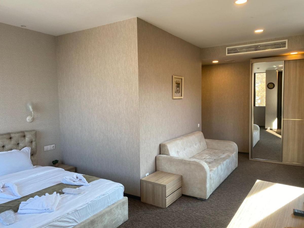 Tbt Hotel Tbilisi Eksteriør billede