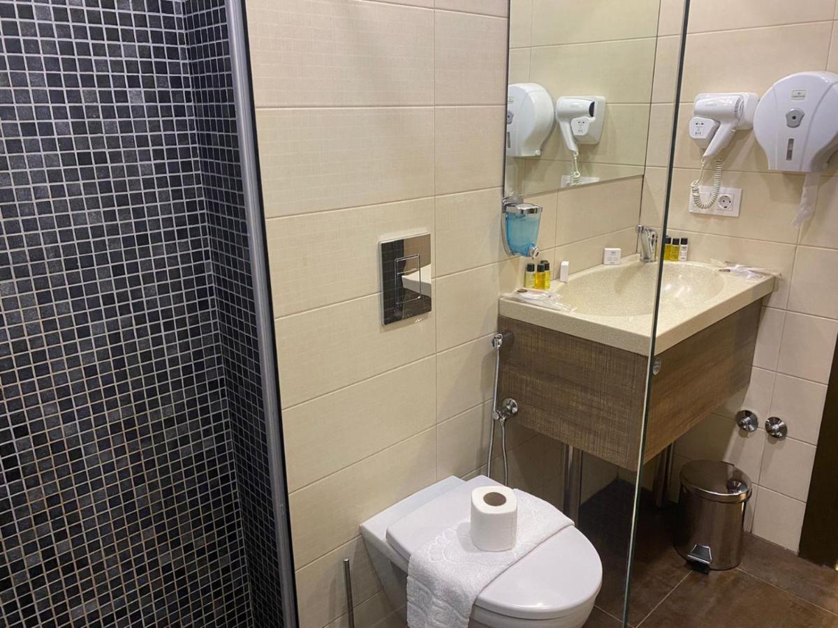 Tbt Hotel Tbilisi Eksteriør billede